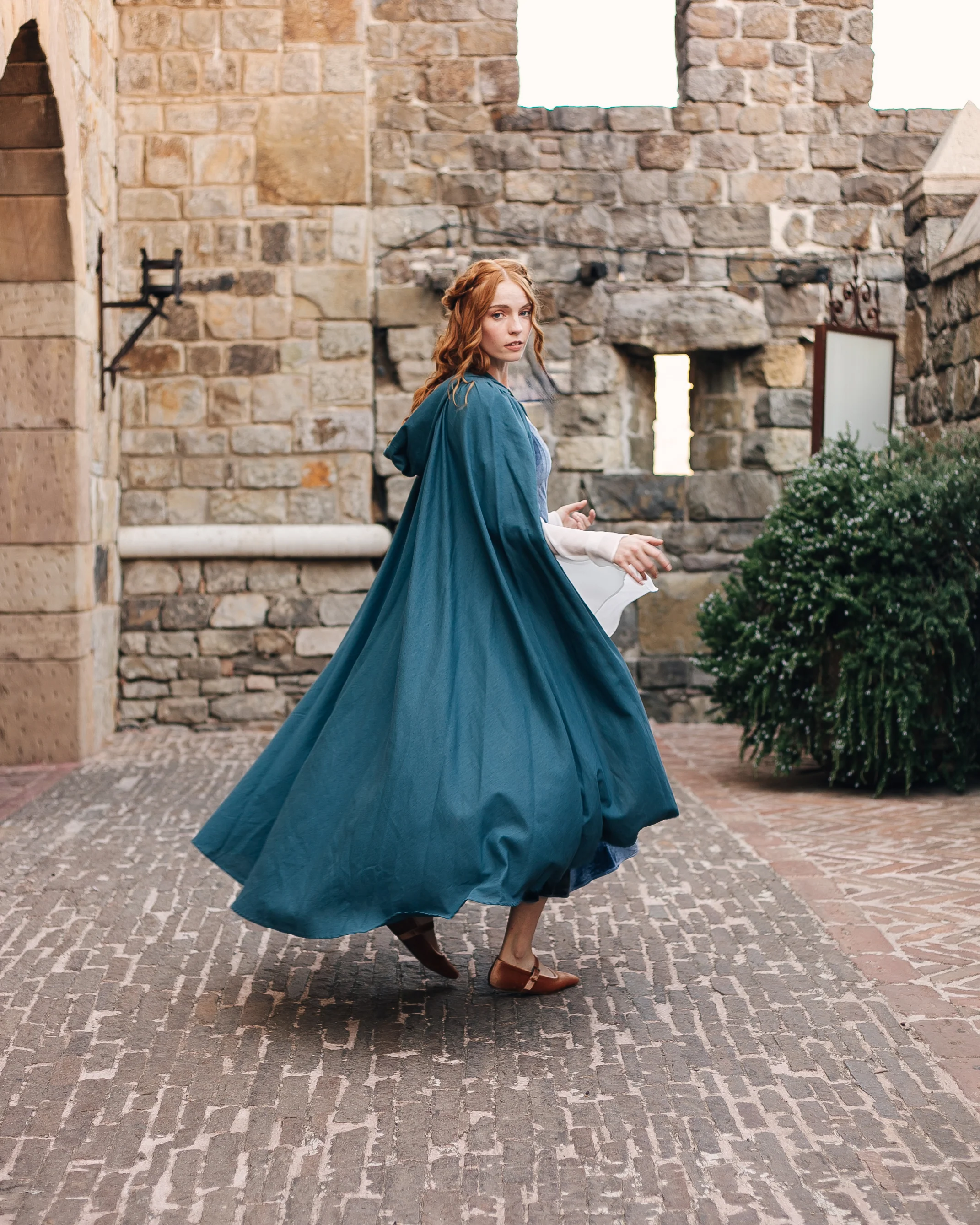 Linen Renaissance Cloak - Image 7